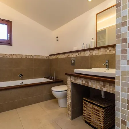 Ar-2 8 Pax Holiday home *